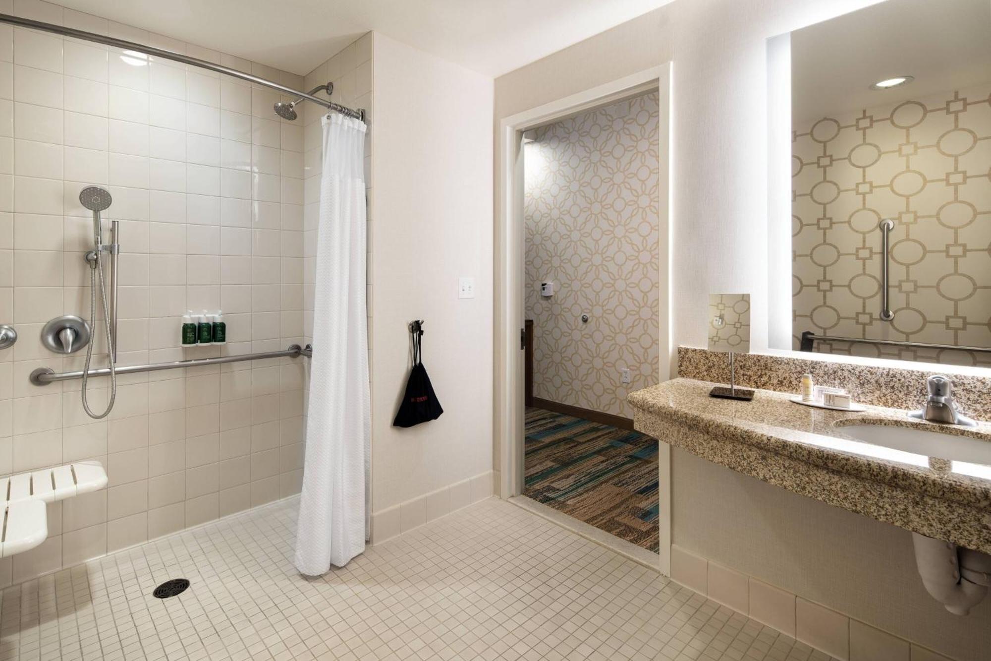 Courtyard By Marriott Santa Barbara Hotel