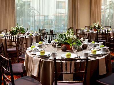 Courtyard By Marriott Santa Barbara Hotel