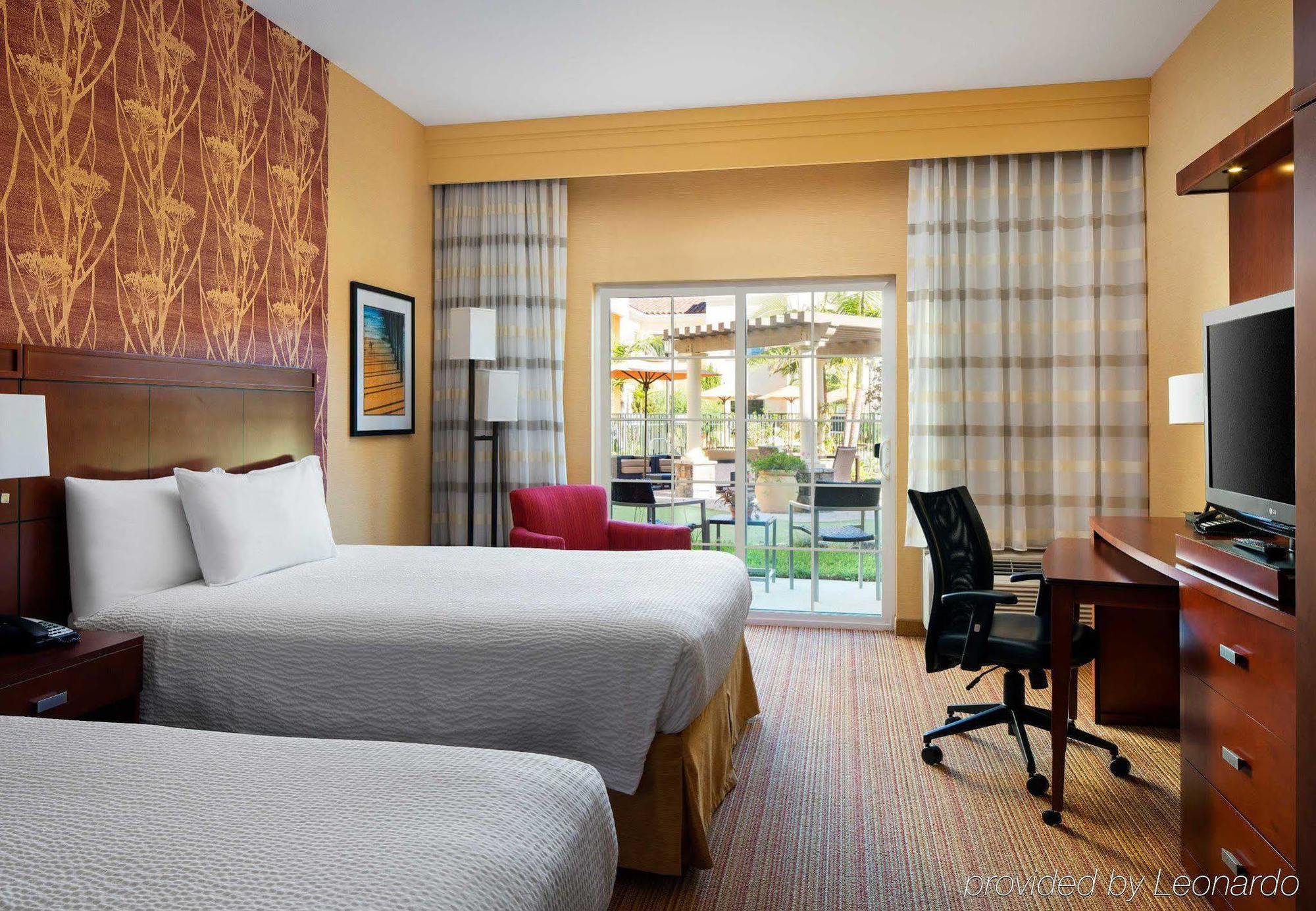 Hotel Courtyard By Marriott Santa Barbara 3*