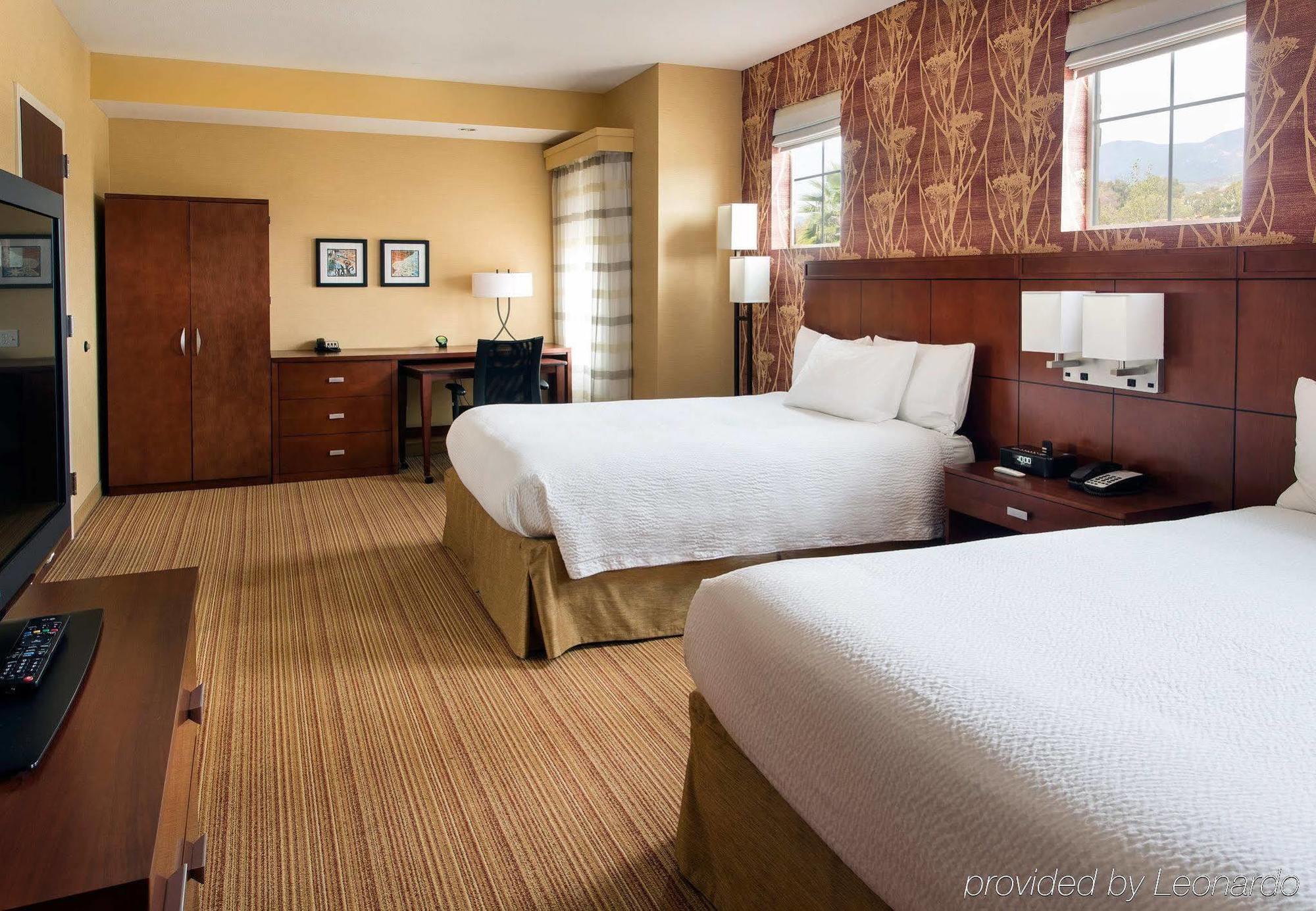 Hotel Courtyard By Marriott Santa Barbara 3*
