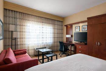Courtyard By Marriott Santa Barbara 3*